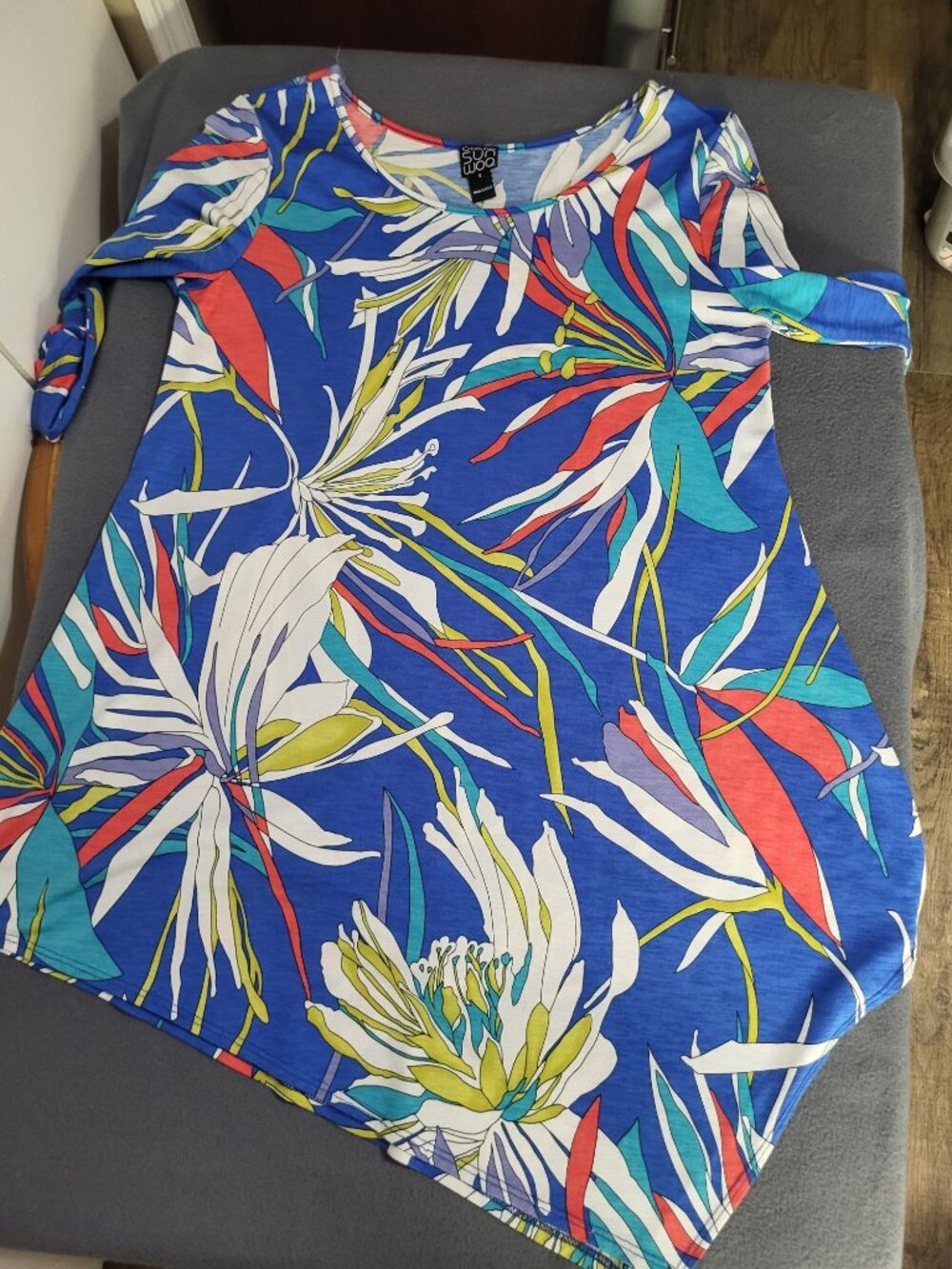 Clara Sun Woo Women's S Blue Floral Artsy Print Asymmetrical Hem Tunic Top USA - Picture 5 of 7